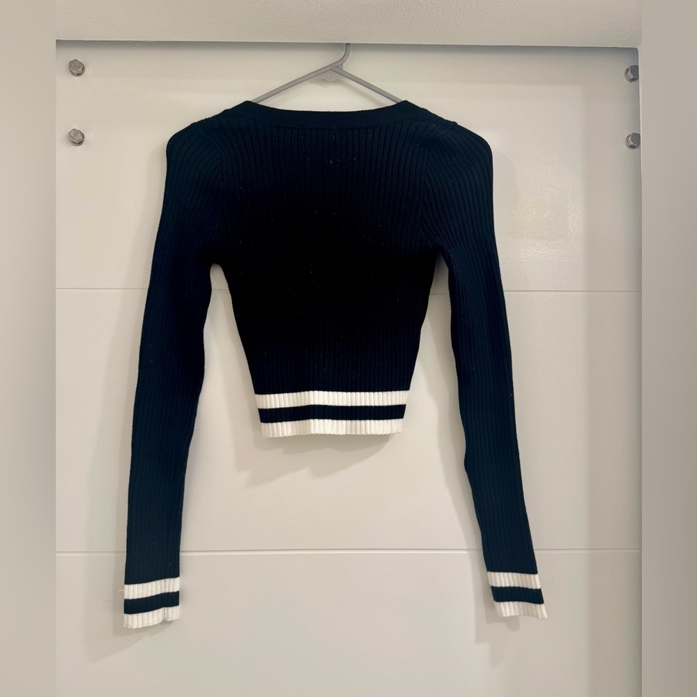 Superdown Nichole Cropped Sweater in Black & White. Size Small. New With Tags. - Picture 3 of 4